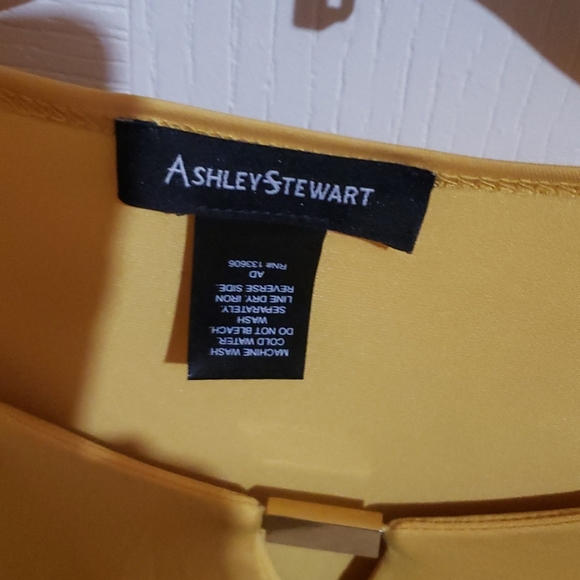 Blouse - Picture 2 of 5